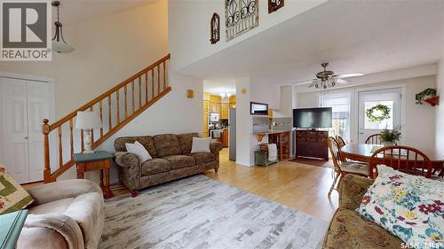 1015 Graham Road, Regina, SK - Indoor Photo Showing Living Room