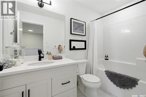 1039 4Th Street E, Saskatoon, SK - Indoor Photo Showing Bathroom