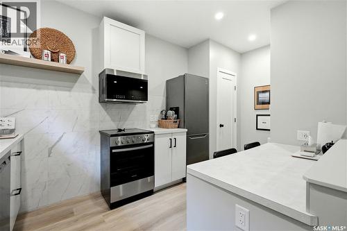 1039 4Th Street E, Saskatoon, SK - Indoor Photo Showing Kitchen