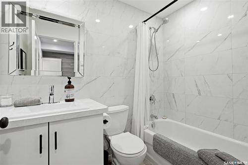 1039 4Th Street E, Saskatoon, SK - Indoor Photo Showing Bathroom