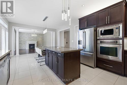 4713 Thomas Alton Boulevard, Burlington, ON - Indoor Photo Showing Kitchen With Upgraded Kitchen
