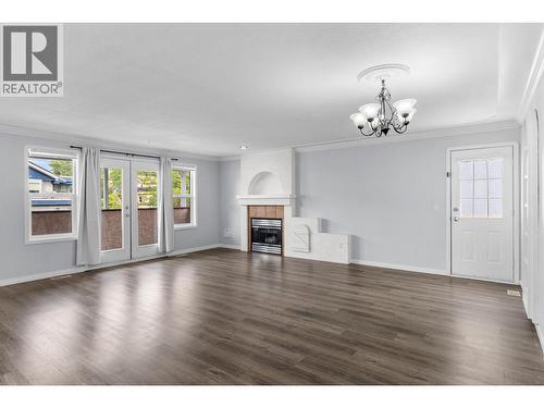 131 Celano Crescent, Kelowna, BC - Indoor Photo Showing Living Room