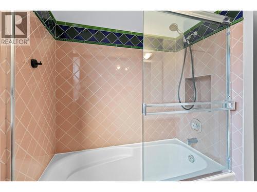 131 Celano Crescent, Kelowna, BC - Indoor Photo Showing Bathroom