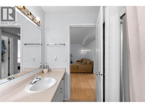 131 Celano Crescent, Kelowna, BC - Indoor Photo Showing Bathroom
