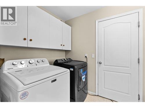 131 Celano Crescent, Kelowna, BC - Indoor Photo Showing Laundry Room