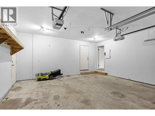131 Celano Crescent, Kelowna, BC - Indoor Photo Showing Garage