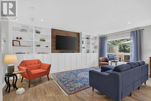 7 Chatfield Street, Ingersoll, ON - Indoor Photo Showing Living Room