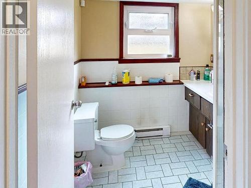 4922 Saskatchewan Ave, Powell River, BC - Indoor Photo Showing Bathroom