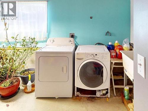 4922 Saskatchewan Ave, Powell River, BC - Indoor Photo Showing Laundry Room