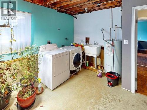 4922 Saskatchewan Ave, Powell River, BC - Indoor Photo Showing Laundry Room