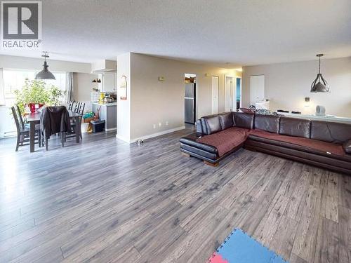 4922 Saskatchewan Ave, Powell River, BC - Indoor Photo Showing Living Room