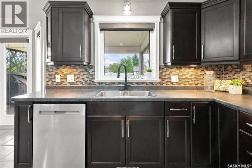 211 Crenshaw Way, Warman, SK - Indoor Photo Showing Kitchen With Double Sink