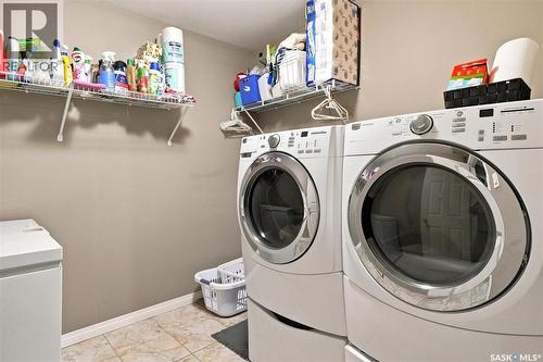211 Crenshaw Way, Warman, SK - Indoor Photo Showing Laundry Room