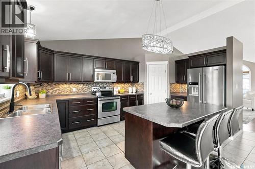 211 Crenshaw Way, Warman, SK - Indoor Photo Showing Kitchen With Double Sink With Upgraded Kitchen