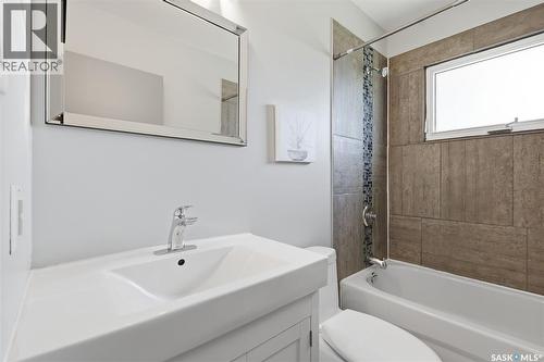 2004 Adelaide Street E, Saskatoon, SK - Indoor Photo Showing Bathroom