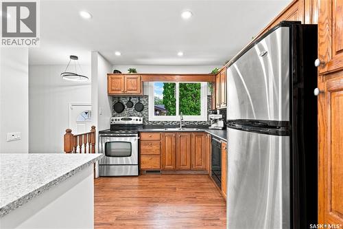 39 Brown Crescent, Saskatoon, SK - Indoor Photo Showing Kitchen With Double Sink
