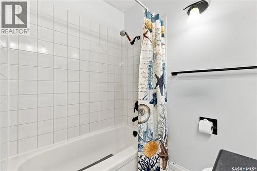 39 Brown Crescent, Saskatoon, SK - Indoor Photo Showing Bathroom