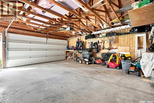 39 Brown Crescent, Saskatoon, SK - Indoor Photo Showing Garage