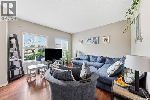 150 Lynd Crescent, Saskatoon, SK - Indoor Photo Showing Living Room
