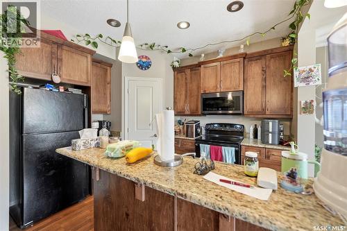 150 Lynd Crescent, Saskatoon, SK - Indoor Photo Showing Kitchen