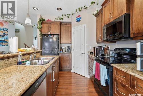 150 Lynd Crescent, Saskatoon, SK - Indoor Photo Showing Kitchen With Double Sink