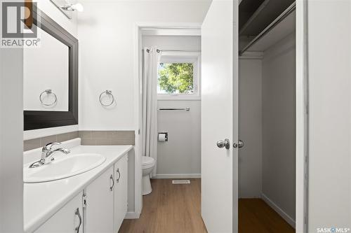 48 French Crescent, Regina, SK - Indoor Photo Showing Bathroom