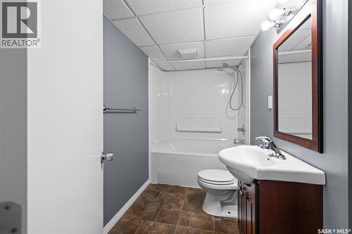 48 French Crescent, Regina, SK - Indoor Photo Showing Bathroom