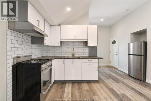 1069 Marentette Avenue Unit# Upper, Windsor, ON - Indoor Photo Showing Kitchen With Upgraded Kitchen