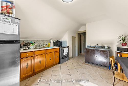 UPPER - 28 DIVISION STREET , St. Catharines (E. Chester), Ontario L2R 3G2 4