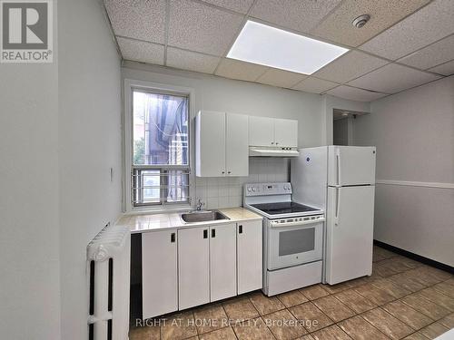 2 - 516 YONGE STREET , Toronto, Ontario M4Y 1X9 2