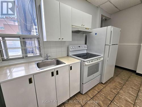 2 - 516 YONGE STREET , Toronto, Ontario M4Y 1X9 3