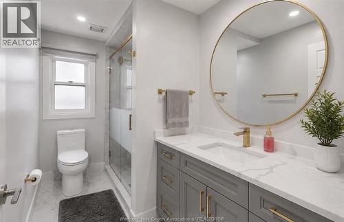 9335 Esplanade, Windsor, ON - Indoor Photo Showing Bathroom