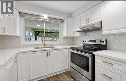 9335 Esplanade, Windsor, ON - Indoor Photo Showing Kitchen