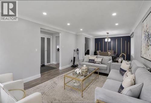 9335 Esplanade, Windsor, ON - Indoor Photo Showing Living Room