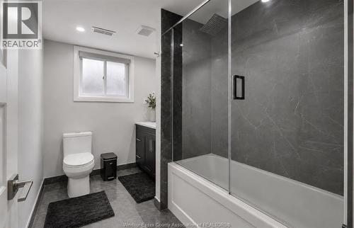 9335 Esplanade, Windsor, ON - Indoor Photo Showing Bathroom