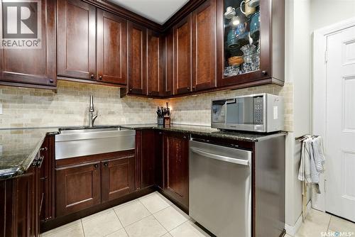 2700 19Th Avenue, Regina, SK - Indoor Photo Showing Kitchen