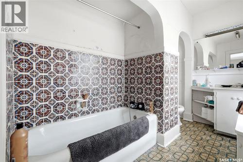 2700 19Th Avenue, Regina, SK - Indoor Photo Showing Bathroom