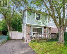 37 SALISBURY CIRCLE  Brampton, ON L6V 2Z4