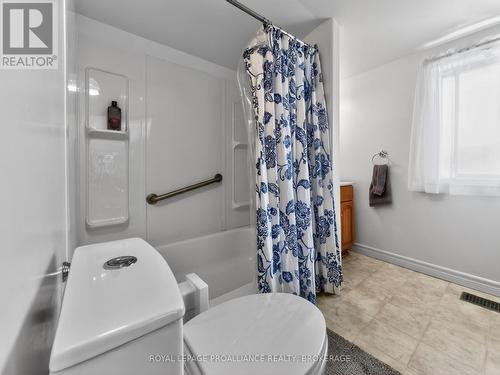 4670 Clearwater Road, Frontenac (Frontenac South), ON - Indoor Photo Showing Bathroom