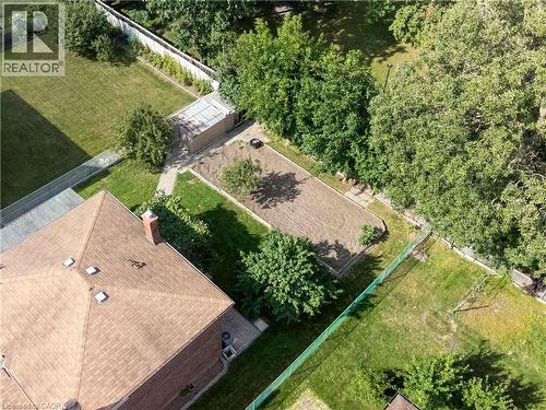 Expansive rear yard featuring mature trees, a manicured lawn, a garden bed, and a paved pathway - 2535 Privet Crescent, Mississauga, ON - Outdoor