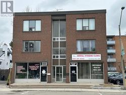 2 - 7 MOHAWK AVENUE  Mississauga, ON L5G 3R5