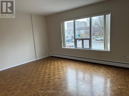 2 - 7 MOHAWK AVENUE , Mississauga, Ontario L5G 3R5 2