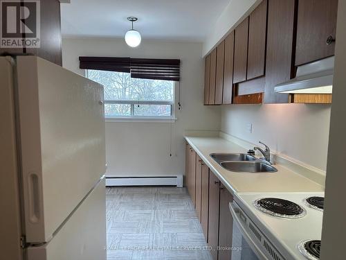 2 - 7 MOHAWK AVENUE , Mississauga, Ontario L5G 3R5 4
