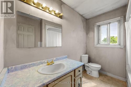 3298 Perth Road, South Frontenac, ON - Indoor Photo Showing Bathroom