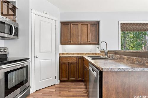 318 Lucyk Crescent, Saskatoon, SK - Indoor Photo Showing Kitchen With Double Sink