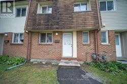 30 E SONNET CRESCENT Ottawa, ON K2H 8W8