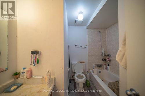 Second floor 4 piece bath - 30 E Sonnet Crescent, Ottawa, ON - Indoor Photo Showing Bathroom