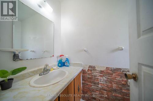 Main floor powder bath - 30 E Sonnet Crescent, Ottawa, ON - Indoor Photo Showing Bathroom