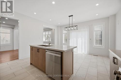 426 Black Drive, Milton, ON - Indoor Photo Showing Kitchen
