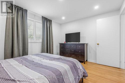10 Devins Drive, Aurora, ON - Indoor Photo Showing Bedroom